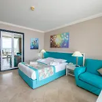 Resort Sunrise Queen Luxury