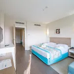 Resort Sunrise Queen Luxury