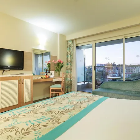 Sunrise Queen Luxury Resort Side