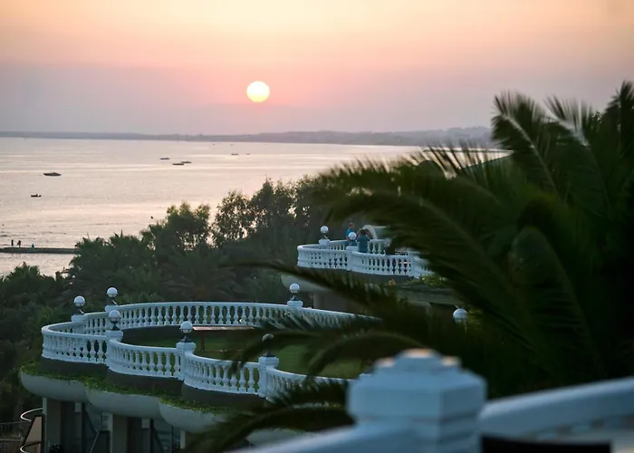Sunrise Queen Luxury 5* Side