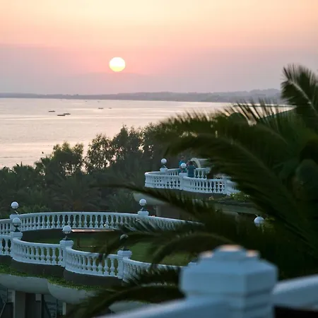 Sunrise Queen Luxury 5* Side